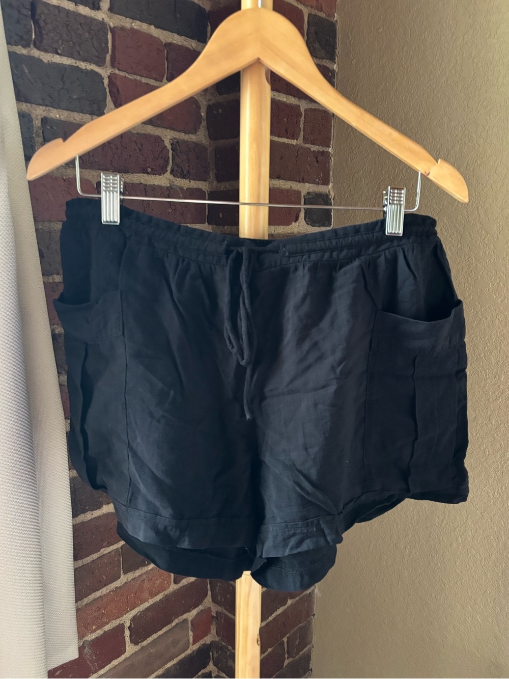 Kori Black Elastic-Waist Casual Shorts Size L